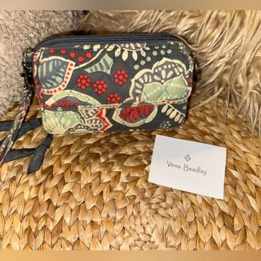 UGC Vera Bradley Nomadic Blossom Quilt Clutch Wristlet Gray Blue Full Zip Floral